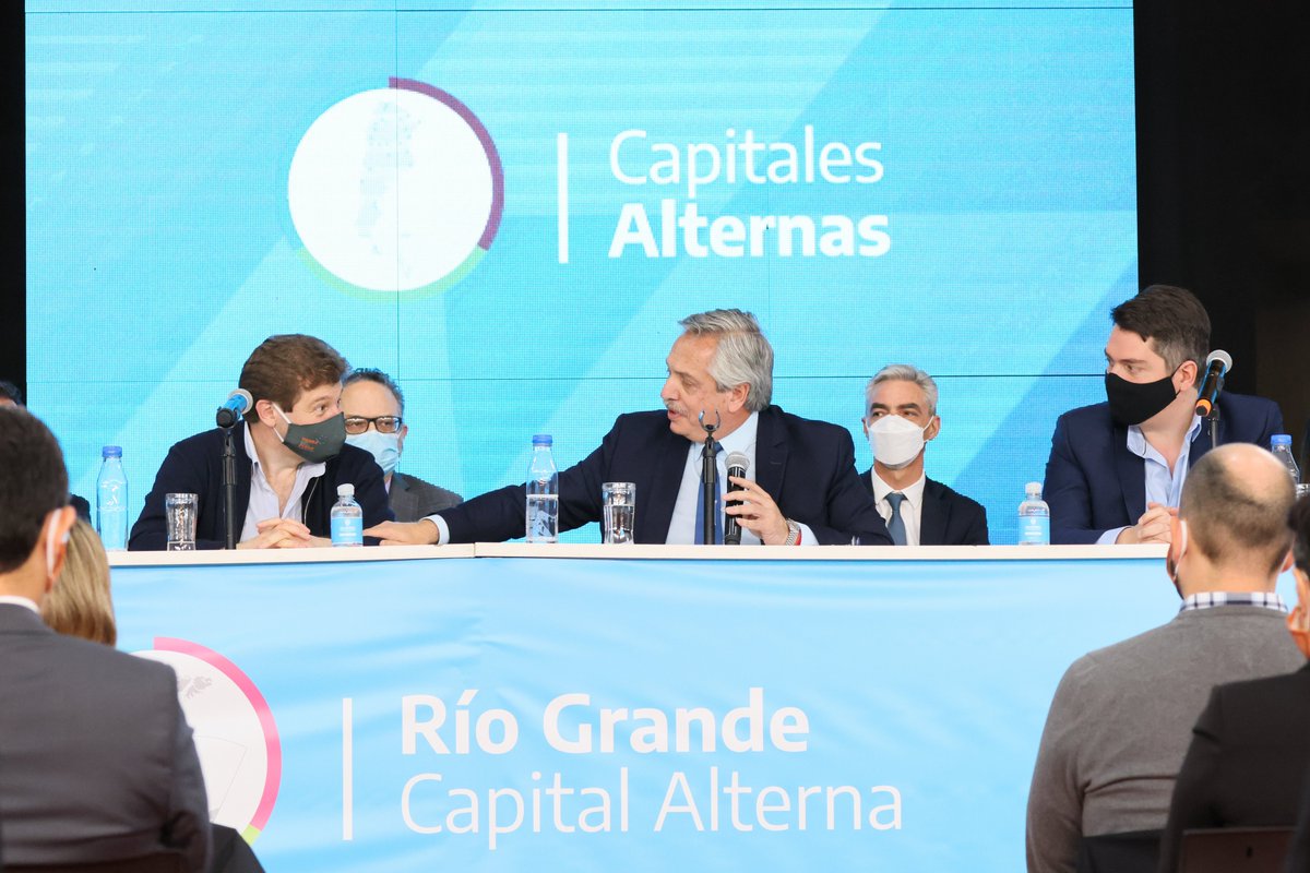 CapitalesAR's tweet photo. El Presidente @alferdez puso en marcha el proyecto de #CapitalesAlternas en Río Grande, Tierra del Fuego, y realizó importantes anuncios para la provincia y el país.

Es el primer paso para construir una Argentina verdaderamente federal. https://t.co/lcWcZQWOSf