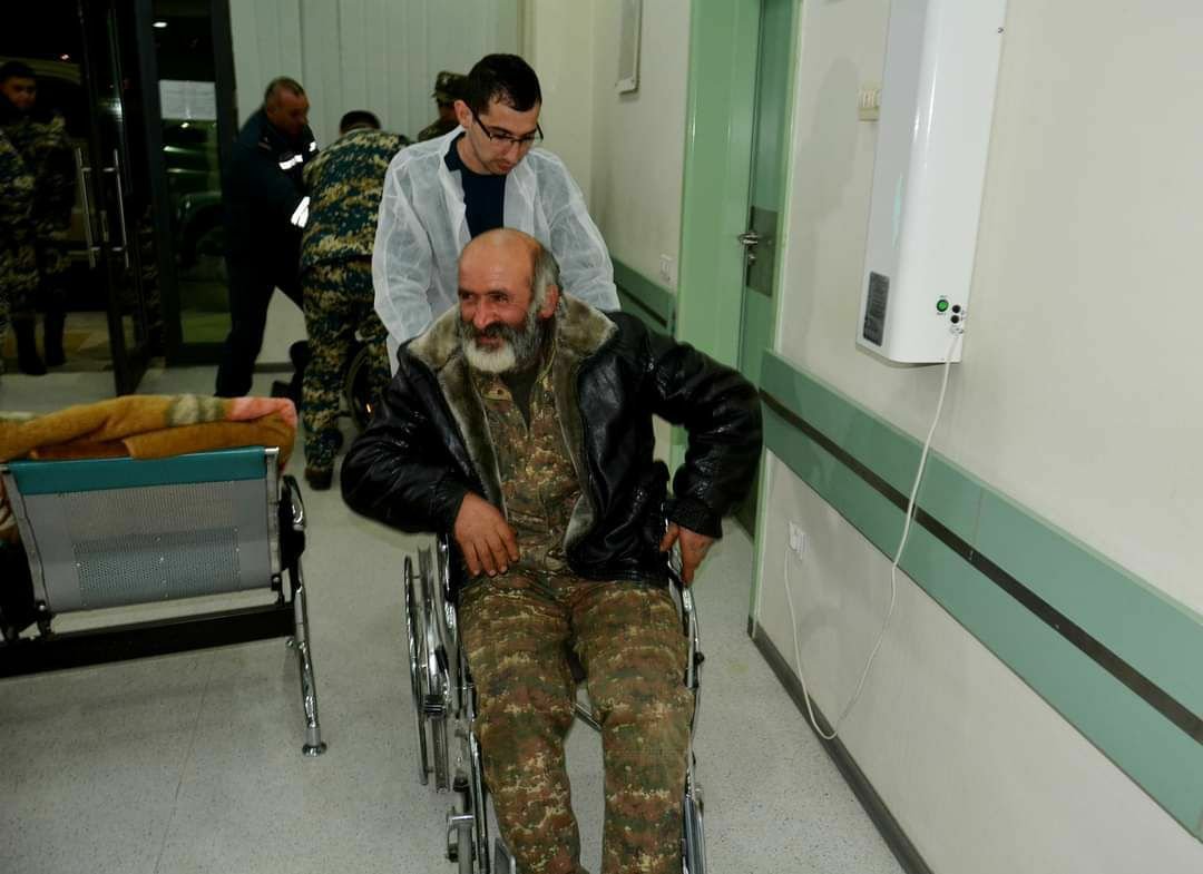 301arm's tweet photo. Father and son who were lost for 61 days have been found with the help of the ICRC, and the Russian peacekeepers. https://t.co/YXMoqPDUEN