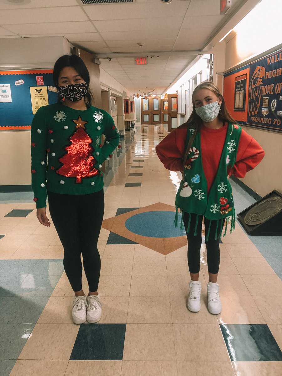 macybrady_'s tweet photo. @ValleyParkSTUCO @emilykrumm @GaspardPowers @SMagalliVPHS @TWoodVPHS @grace81603416 @Abigailscott07 @amathteach314 @maggs_menley @Iansteinkamp16 Day 1: Ugly Sweater Day! @michaela_jadyn https://t.co/a1mB3ZVXob