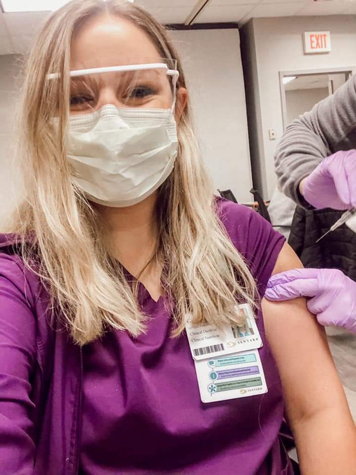 BuildUpRDNs's tweet photo. #ThisIsOurShot
#InspireRDs Dietitians #VitalAF #essentialWorkers #frontlineworkers These are dietitians working in hospitals, clinics, surgery centers and LTC
#rdchat #builduprdns
Getting #COVID19 vaccine because #VaccinesWork https://t.co/2kutBukPEt