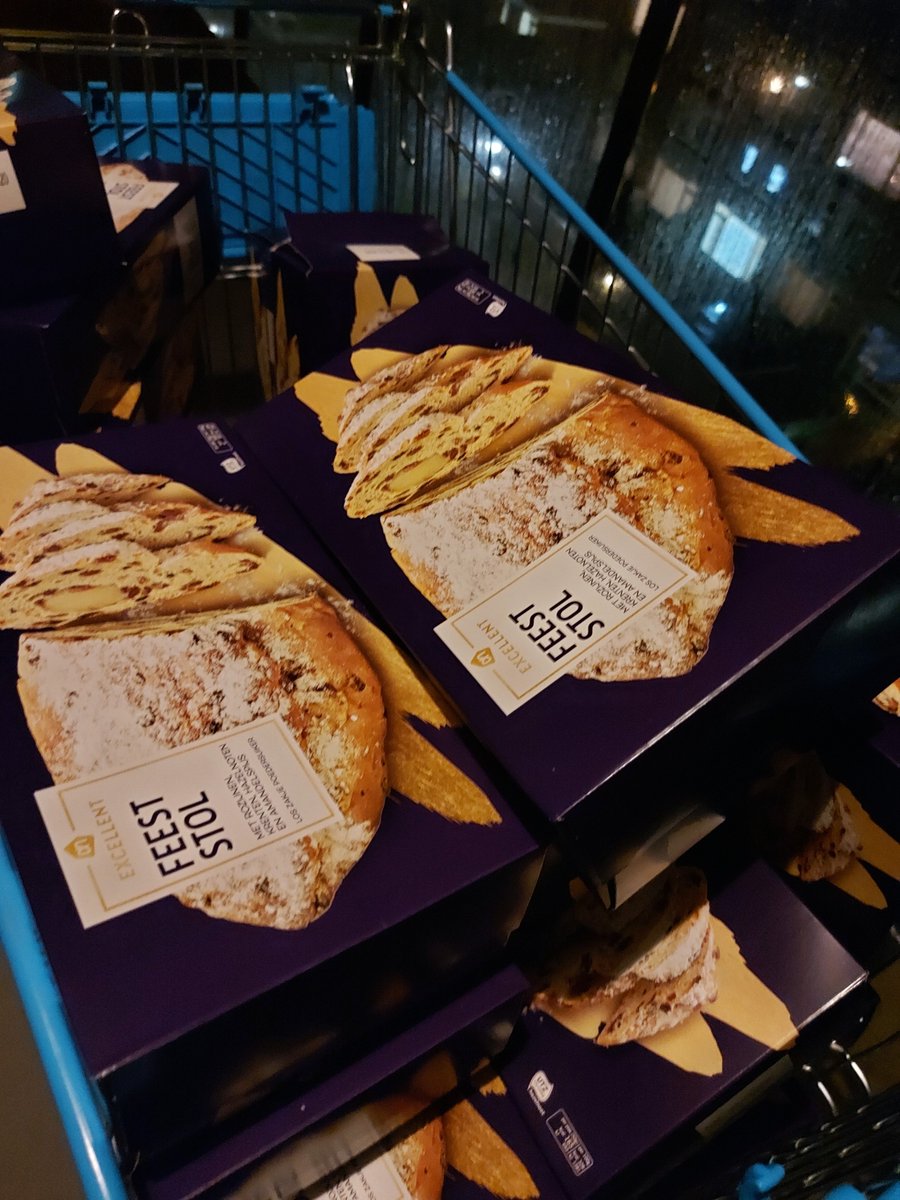 MLKurttt's tweet photo. We maken een rare tijd mee. Veel mensen zitten thuis. Wij willen deze mensen toch nog even blij maken met een (kerststol/krans/staaf). Voor nu een fijne feestdagen gewenst voor iedereen. #houdvol #kunstvanhetsamenleven https://t.co/137Vwl6aiv