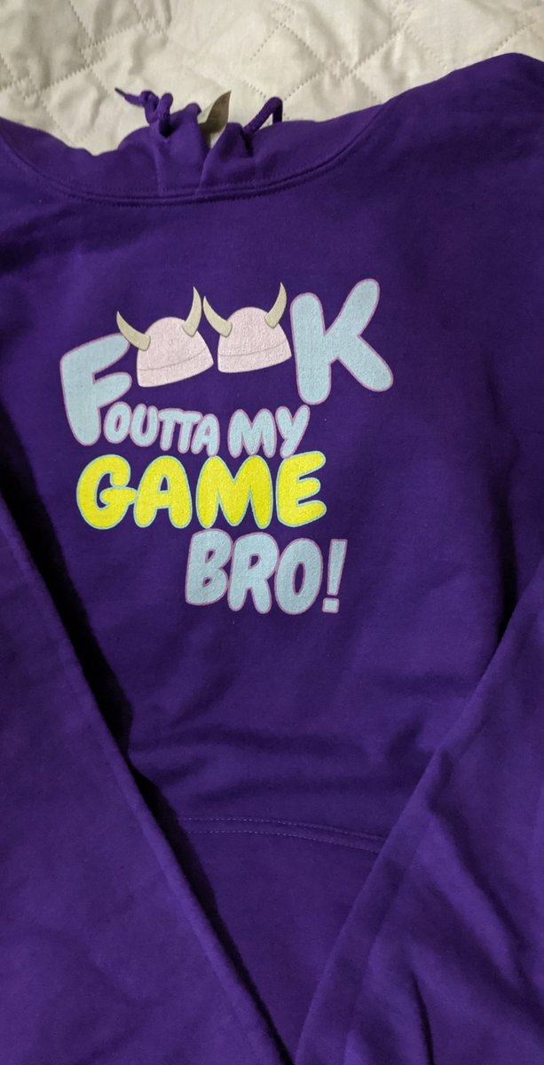 Heyo Skeeter here, got an early gift from my husband and I'm so excited! @LilVikingYT