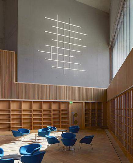 SalexLUC's tweet image. Introducing the Halo Wall Light by @VibiaLight. These large-scale arrangements transform into striking light sculptures adorning the walls of various interior spaces. The Halo #walllight can serve as a reading light &amp;amp; eye-catching wall art. #vibiaMILES bit.ly/37kqciI