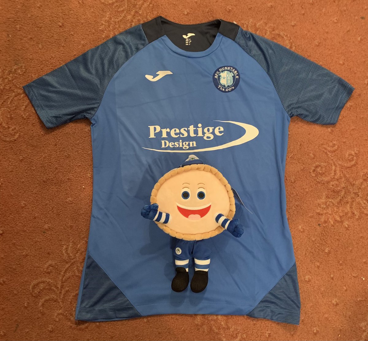 HBFCWomen's tweet photo. Our new mascot has arrived from @CavershamUnited โฝ๏ธ looking forward to Crusty making an appearance when football is back ๐ฅง๐
#PieWatch #MadeOurNight #Crusty https://t.co/5Vv8niwLEe
