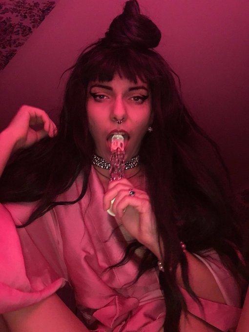 Me trying to do typical hot girl face vs me wanting your 🍆. Which one do you like?  Come join me on my