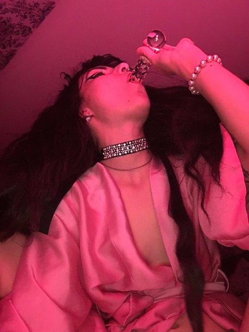 Me trying to do typical hot girl face vs me wanting your 🍆. Which one do you like?  Come join me on my