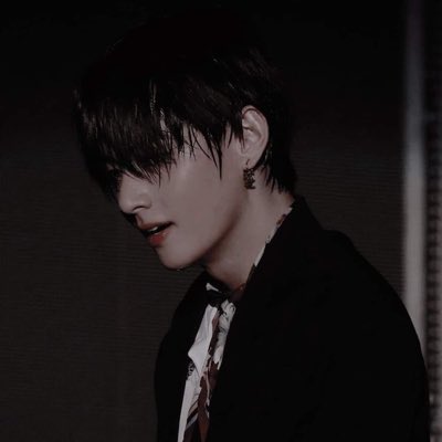 minkcck's tweet photo. layout by @adorlayout
 #NewProfilePic https://t.co/OCNcQYNPeM