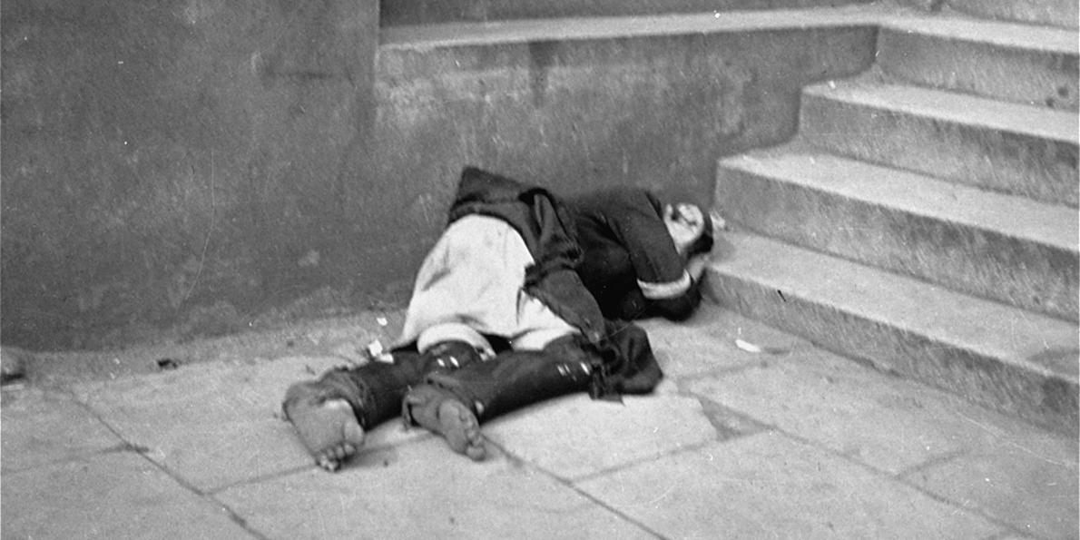 1. Streets littered with bodies.People would literally be dying where they stood.I’d be stepping over them at Walmart.I’d find them in elevators, on park benches, in running cars.They would be everywhere.