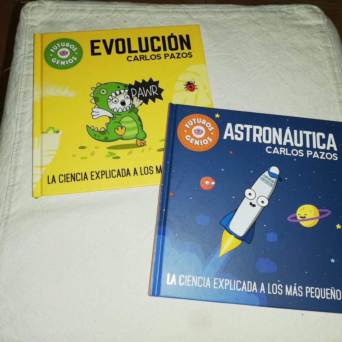 HoyPangea's tweet photo. Terminando de escribir la carta a los Reyes Magos. @MolaSaber
#futurosgenios
#astromitos https://t.co/LoqBJfM8LM