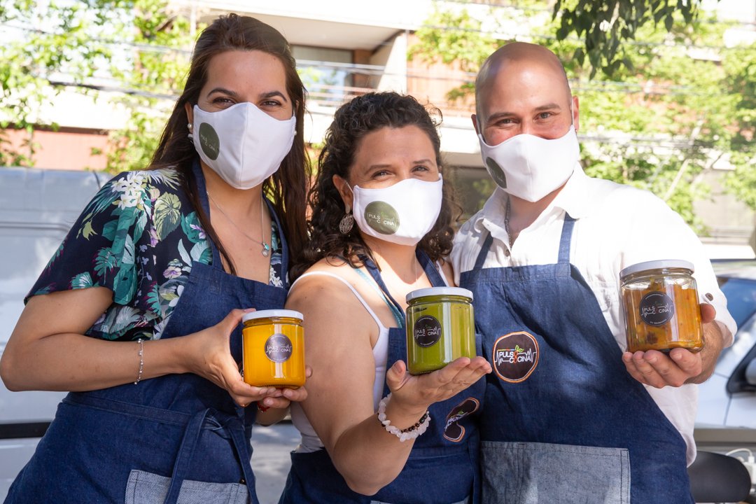 #HILO DE FERIAS NAVIDEÑAS EN PROVIDENCIA🎁

Con tu RT estarás ayudando a que cientos de #Pymes de #Providencia tengan una mejor navidad. En Providencia #YoElijoPyme🌲❤ #BarrioItalia #LasUrbinas #BarrioManuelMontt #Navidad2020 #FelizNavidad <a href="/Muni_provi/">Muniprovi</a>