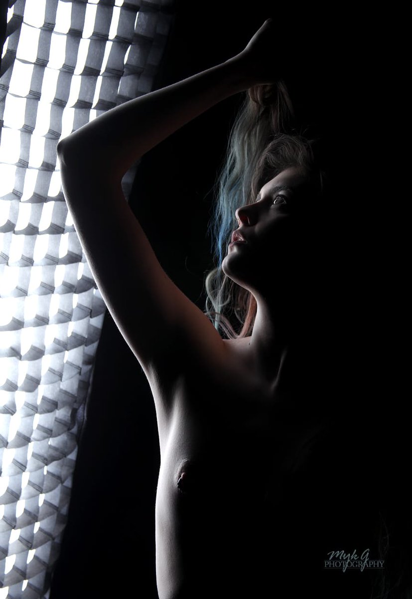 Love this shot from my last shoot of the year! 

Tog: Mky G 
.
.
#model #ukmodel #artnude #nudeart