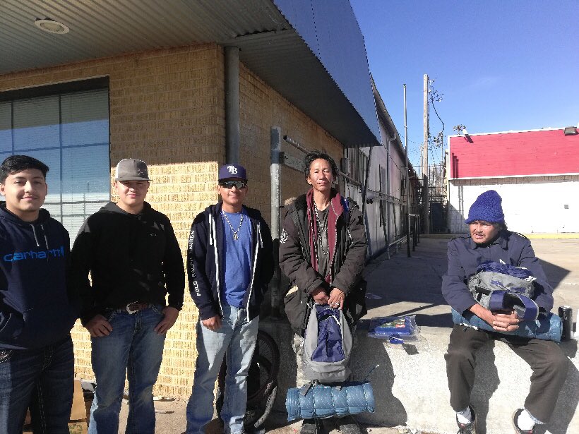 saints_sfs's tweet photo. Saints Baseball handing out backpacks to the homeless in the community. Proud of these guys giving back during the Holidays 💪🏽 #GoSaints https://t.co/hkptsdf5Iv