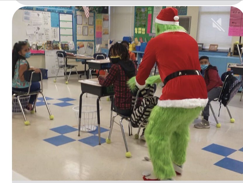 The Grinch visited Sunset Park! 🤣
