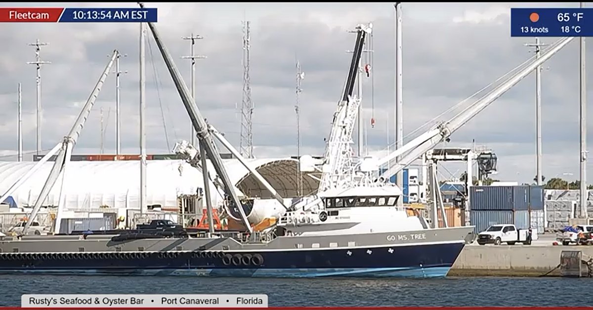 WarshipCam's tweet photo. GO Ms. Tree - SpaceX Fairing Recovery Vessel - in Port Canaveral, Florida - December 21, 2020 #gomstree https://t.co/tACcR7FD5H