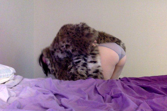 Hey all, I've got a new short masturbation video up, called Pearls and Fur. Here's some stills to tease