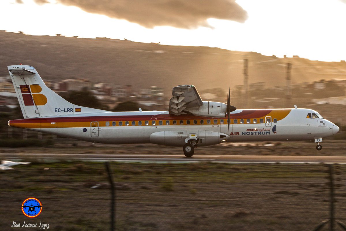 SpottersMelilla's tweet photo. Con los últimos rayos de 🌞 de hoy #lunes y con el EC-LRR de @AirNostrumLAM tomando a una rueda por la #rw33 de #MelillaMLN, debido al viento de poniente, terminamos el primer día de esta semana.
.
.
Foto📸: Raúl Lacárcel López
@jmanatol @TORRECILLA13 @hydra_66 @atrabado https://t.co/4tJHwrz2vn
