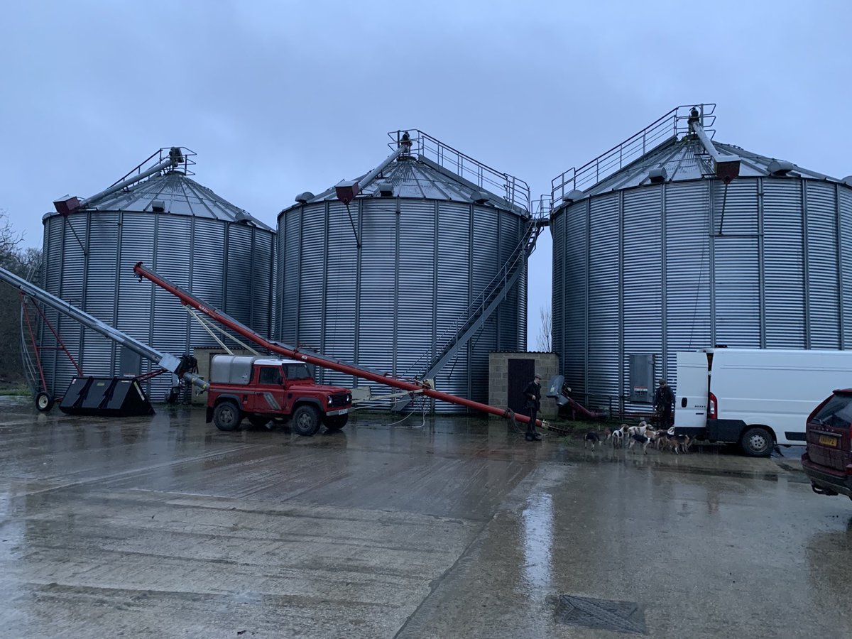 There are very interesting developments going on in our countryside both where I live in Herefordshire & here in West Oxfordshire & I am more encouraged than I can remember for: farming’s future, the soils they farm & the environment. These silos are full of tonnes of grain. 1/n