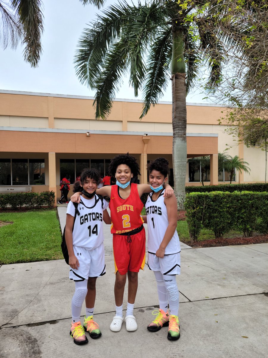 LagunaTwins_'s tweet photo. π€π€#freshmandebut π https://t.co/XNKWQAfHr4