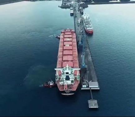 İSTE’nirse Ne Güzel Oluyor 👏👏  

1. İskenderun Atakaş Limanında dünyanın en büyük kuru yük taşıma kapasiteli gemilerinden biri olan Hamingway isimli gemiye 202.000 ton ihracat yüklemesi yapılmış ve rekor kırılması son derece güzel bir haber.