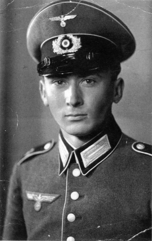 Ettelbruck was occupied during the day & the Volksgrenadiere settled as best they could under harassing fire.Uffz Wilhelm Stetter, of 3./ 915VGD recalled ‘one room being decorated with pics of scantily clad women - it was like a taste of America!’5)