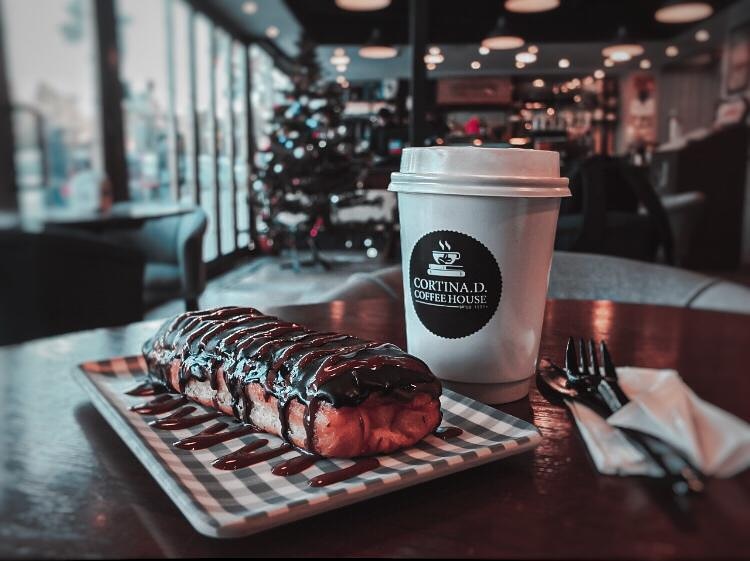 CortinaCoffee's tweet photo. The amazing taste of donut and coffee from @cortinadcoffeehouse (CDCH)
Photo: @so98a
#CDCH #donut #coffee #coffeehouse #studyhouse #latte https://t.co/XyAr9epPBs