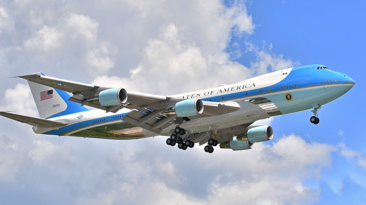 NighthawkCP's tweet photo. @JetTipNet 1) AA 777 departing CLT on 9/19/20.
2) Air Force One arriving RDU on 7/27/20. 
3) MV-22B departing AVL on 11/22/20.
4) Omega 707 arriving RDU on 8/01/20. https://t.co/tNYyPqhwIh