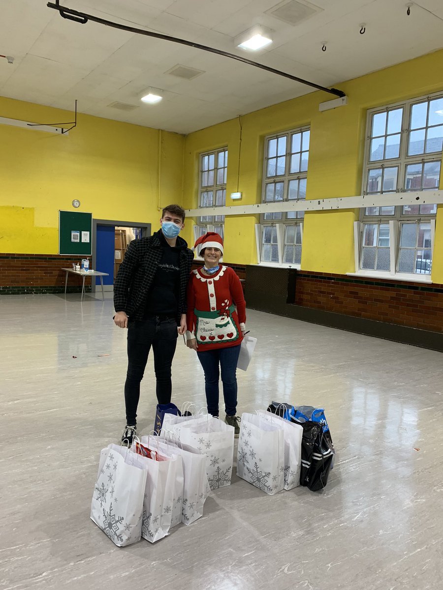 BaileyDebi's tweet photo. More photos from the fantastic effort today over 900 hampers delivered today #doingitallagaintomorrow @NEATschools @socialjustlass @NU_Foundation https://t.co/AlPpwlKsM6