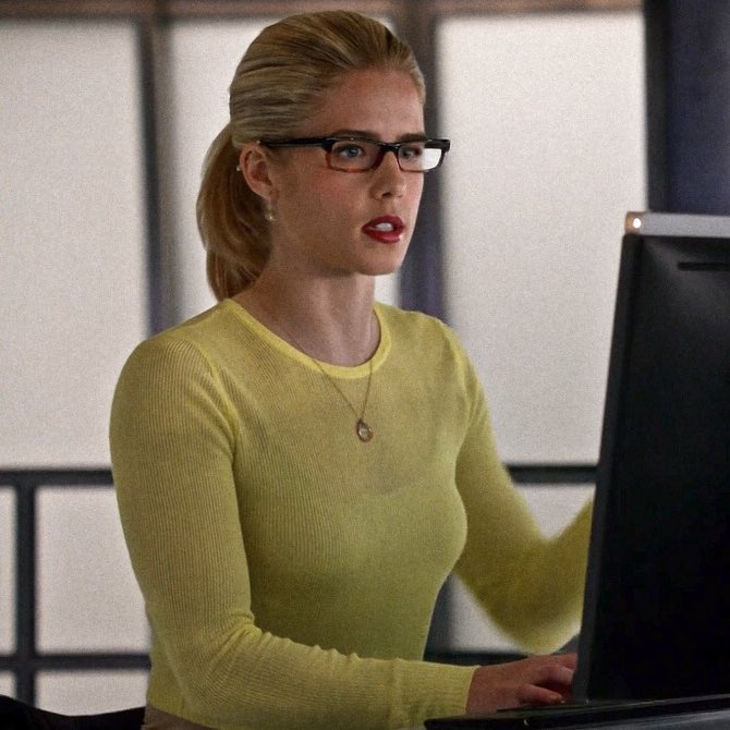 felicity smoak as the colors of the rainbow  ; a thread