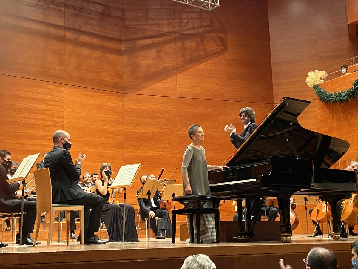 MireiaMEGA's tweet photo. La Pires i Mozart a l’@AuditoriEG de Lleida amb l’Orquestra Simfònica Camera Musicae dirigits per Tomàs Grau. Cal merèixer tant privilegi. #Mozart #MariaJoäoPires #Música #Concert #Piano #Simfonia https://t.co/Okyt39LIhq