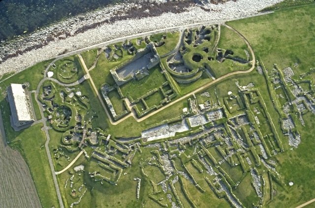 TheBrochProject's tweet photo. 😱 SEMI-FINALS 😱
First of all, congrats to #DunCarloway on breaking the #Shetland stranglehold...
4 brochs remain - vote on our Insta/FB stories to see your faves through to the FINAL!
#Scotland #Archaeology #WesternIsles #OuterHebrides #Mousa #Jarlshof #Brochs #OldScatness https://t.co/pqnQum144M