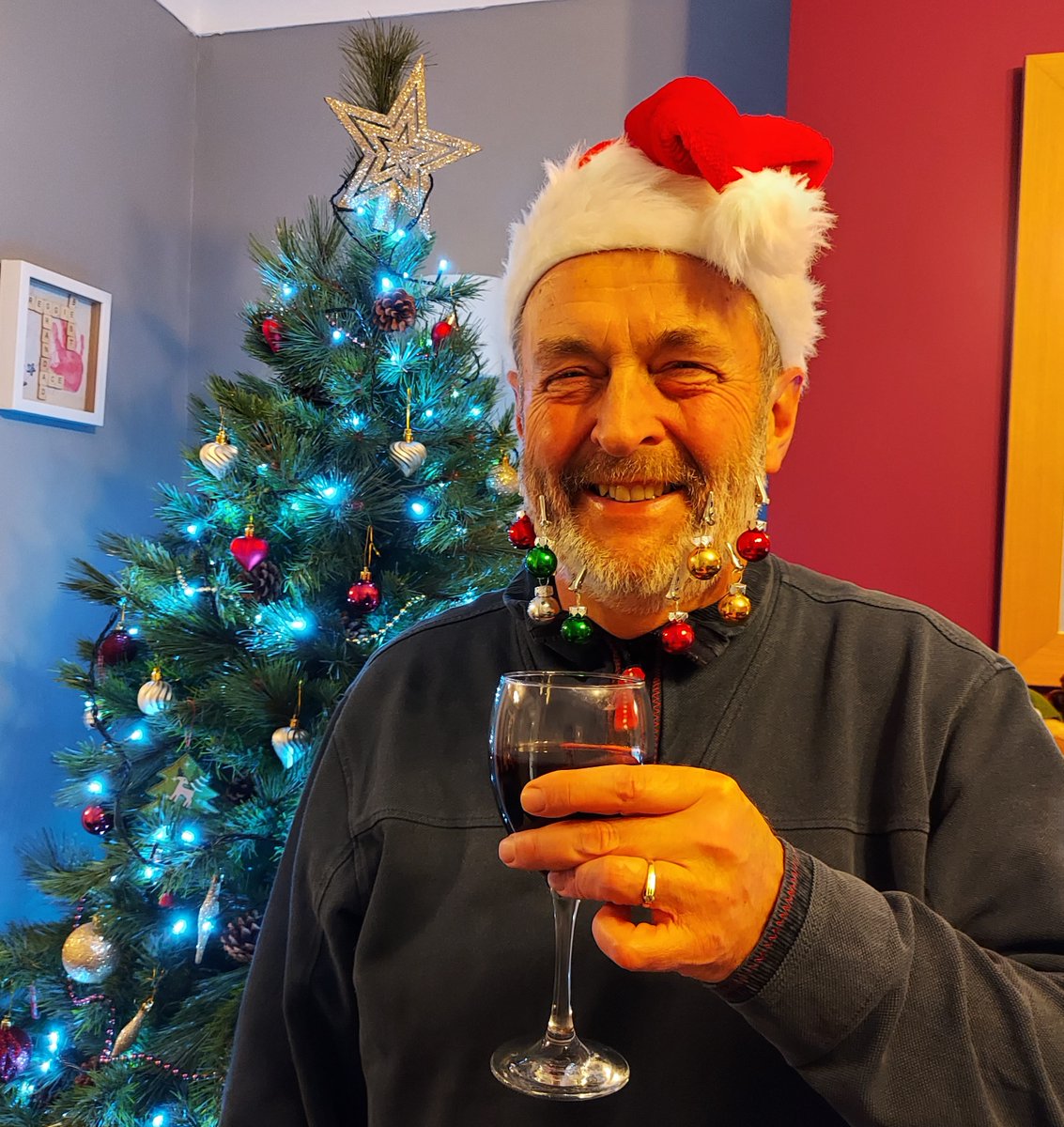 TridentHC's tweet photo. A big shout to all of my followers that have donated to @bowelcanceruk and my #Decembeard here is my #ChristmasBeard and a glass of red of course! Merry Christmas but if you want make a donation follwo the link https://t.co/gTMjR2Ce6C Hope you all have the best Christmas https://t.co/01xCXl8cMb