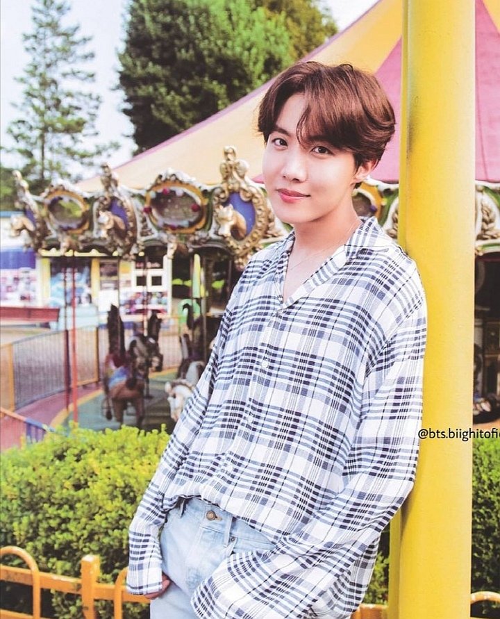 Lololm11's tweet photo. I vote for #JungHoseok of @bts_twt   for #100MostHandsome2020

The effortless beauty 😍 https://t.co/PLxE19J4QX#100MostHandsome2020 https://t.co/YlxbQpX5xm