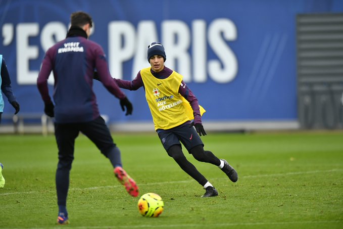 PSG_espanol's tweet photo. El sector hotelero se ha visto muy afectado desde el inicio de esta pandemia. El Paris Saint-Germain y su socio @ALL brindan su apoyo a todos los hoteleros.
Unidos, somos más fuertes.
#ApoyamosALosHoteles #WeSupportHotels https://t.co/MPr7flzCn5