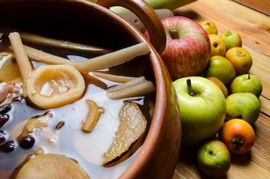 mexdesconocido's tweet photo. Te contamos el origen de una de las bebidas más tradicionales de esta época: el ponche. Conoce su historia, datos interesantes y sus beneficios para la salud. https://t.co/SpxAvqGbON https://t.co/l5vsunmzrm