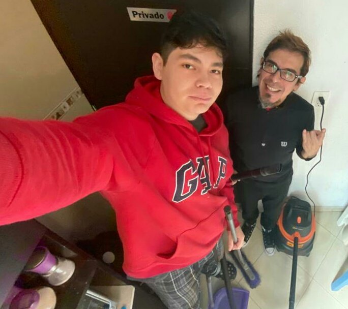 Nuestros instrumentos de Lunes iniciando con toda la actitud.
Escuchando buena música.
#ska #skamexicano #seguimosenlaruta 
#QuedateEnCasa