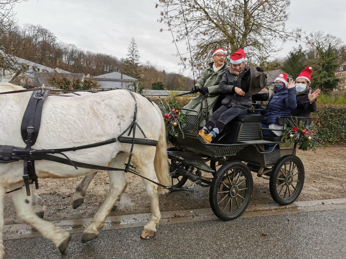 Commune de Pierrefonds tweet media