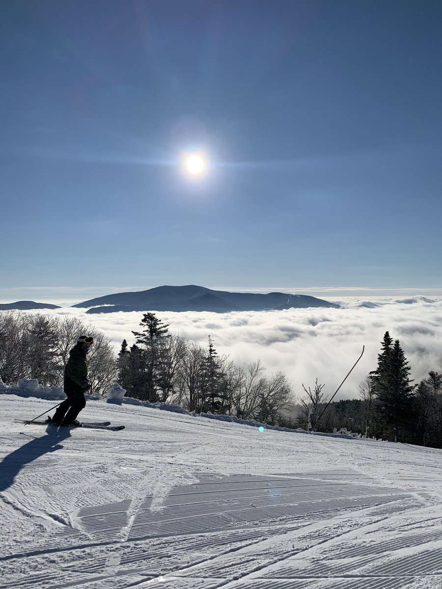 Great morning skiing above the clouds in NH @waterville @VisitWaterville @ericfisher #ski @SkiNewEngland @SkiNewHampshire @SKITHEEAST