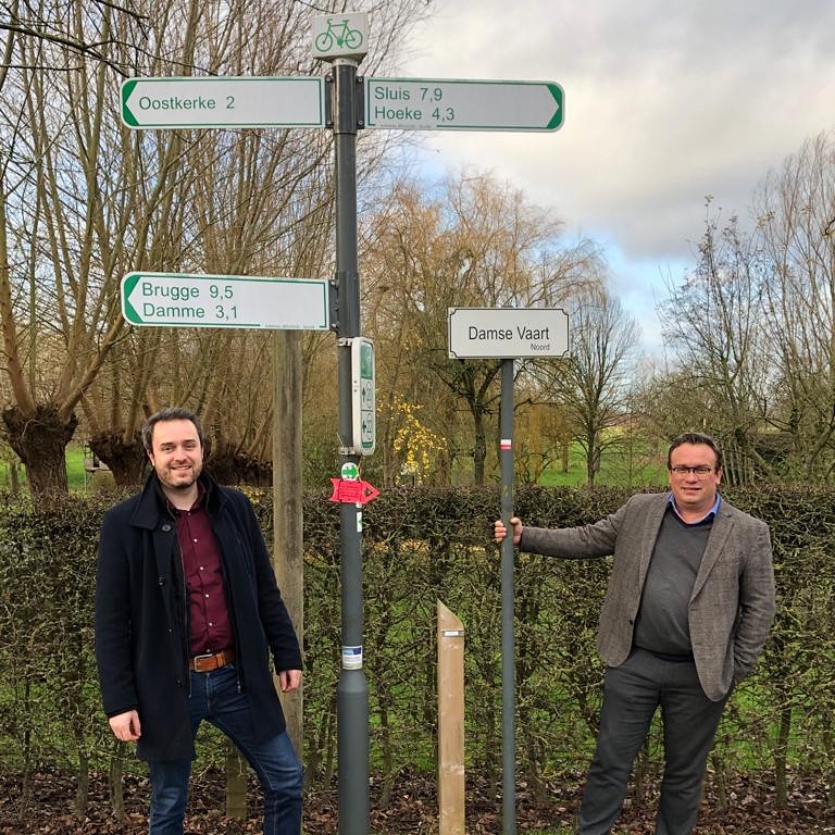 Tom__Willems's tweet photo. De provincie investeert € 135.000,00 in de heraanleg van het fietstraject Damse Vaart tussen De Siphon en Hoeke. Dankzij gedeputeerde @jvlberghe rijden we straks terug op een kwaliteitsvol tracé. Meer info: https://t.co/BO4FvTqZIl https://t.co/FbZbr3fv5i
