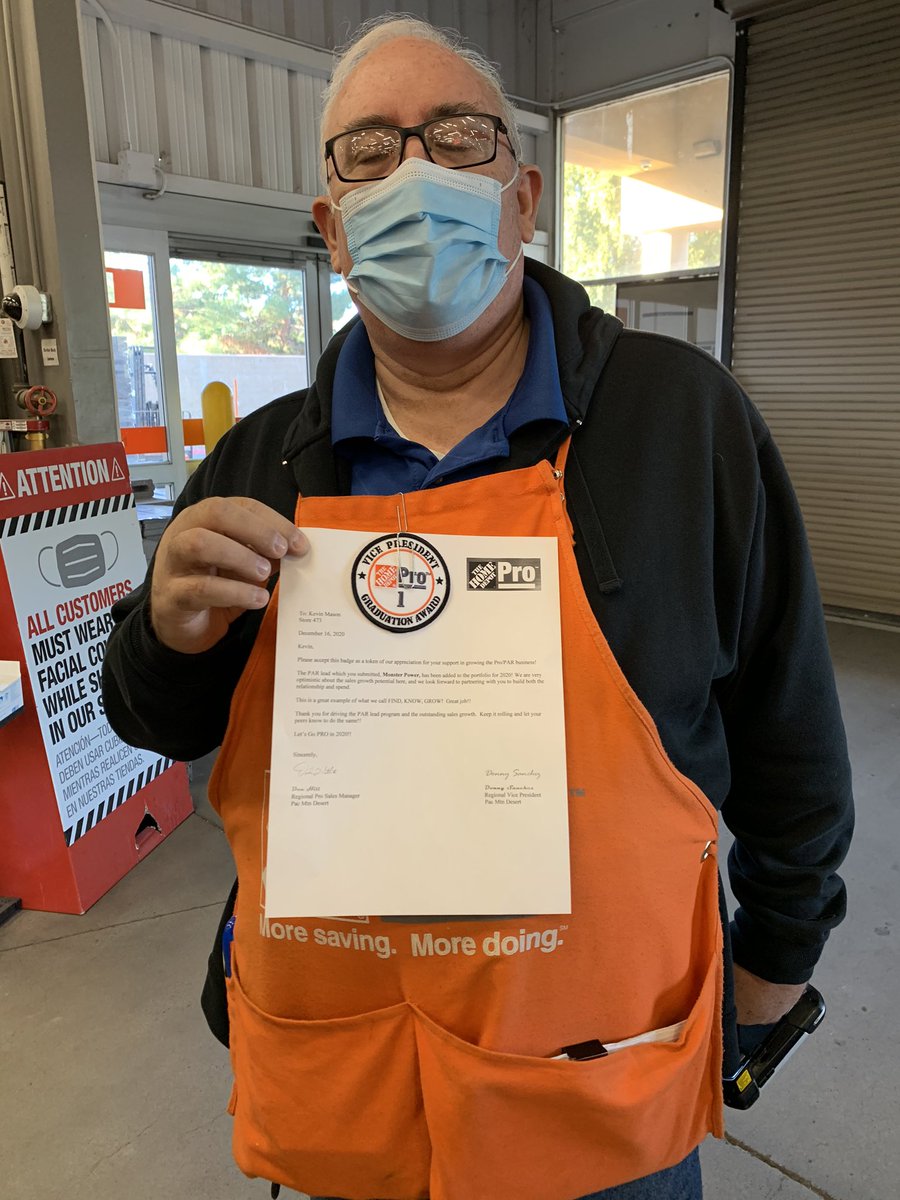 AFilantres's tweet image. SM George Page presenting Pro DS Kevin with a VP Graduation Award for his FIND KNOW GROW skills!!! Thank you for all you do to drive our Pro Business Kevin!!!! 

#D66Proud
#Team473

@DJJKsanchez @D66Celest @GPsharkz @DonHillTHD29 @jamcart37 @kahuna20kahuna @Phil_Goosic