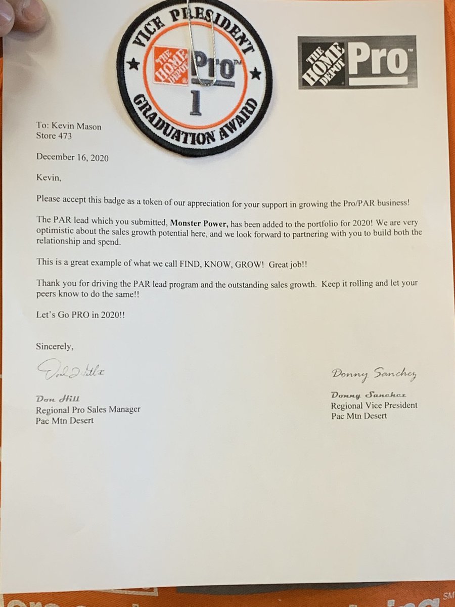 AFilantres's tweet image. SM George Page presenting Pro DS Kevin with a VP Graduation Award for his FIND KNOW GROW skills!!! Thank you for all you do to drive our Pro Business Kevin!!!! 

#D66Proud
#Team473

@DJJKsanchez @D66Celest @GPsharkz @DonHillTHD29 @jamcart37 @kahuna20kahuna @Phil_Goosic