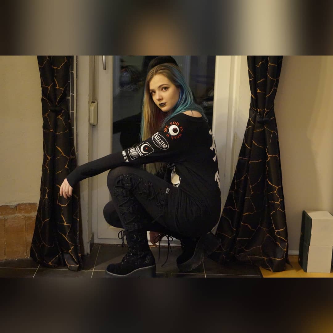 Steinimon_cos's tweet photo. Hey! I'll try to be more active here again since IG is doing some BS... 
I hope ya'll like it! 🖤

#killstar #goth #gothic #blackfashion #girl #kawaiigirl #cute #ootd #outfitinspiration #outfitoftheday  #aesthetic #fashion  #outfitidea #outfit #cuteoutfit #confident #darkfashion https://t.co/iPyMwBvXgU