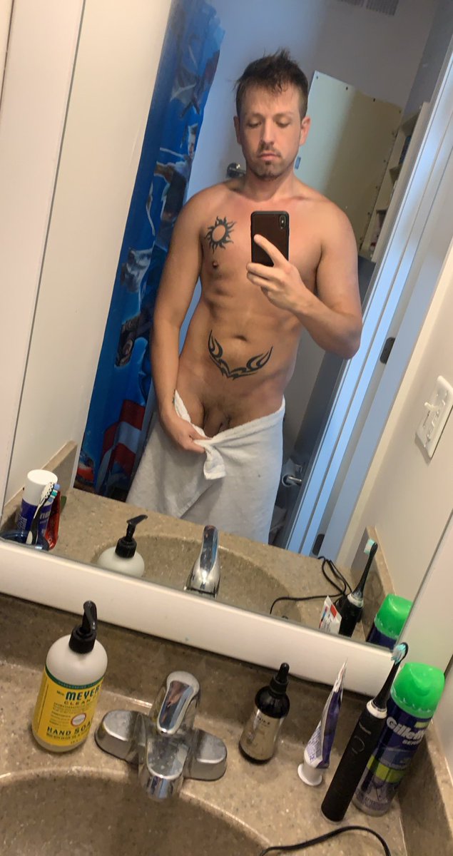 BigDXXX87's tweet photo. Freshly showered after the gym. Now what to do with the rest of my Monday. #gaynudes #kcdicks #gayandnaked https://t.co/r3Zam1eCIg