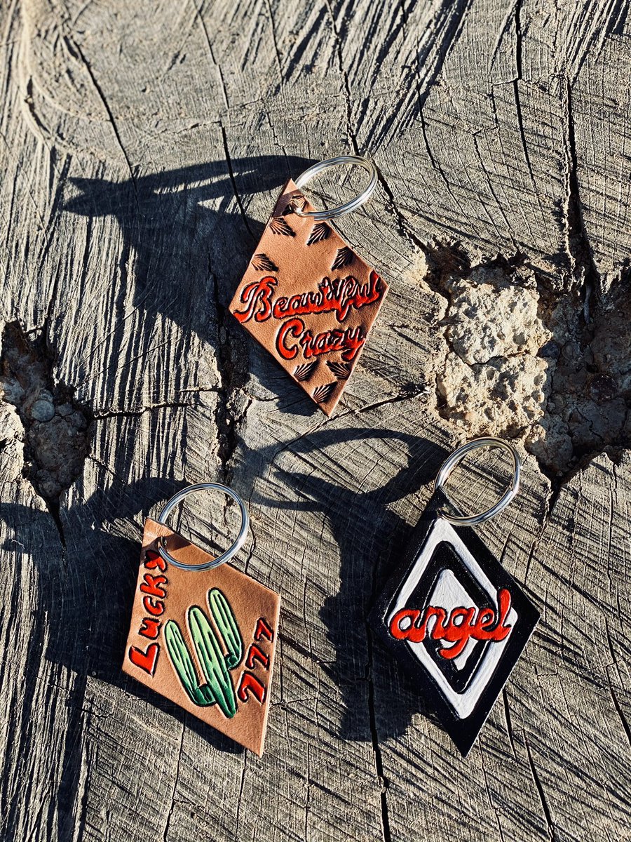 juliarwatson's tweet photo. ✰ BIRTHDAY GIVEAWAY ✰

like &amp; retweet this for a chance to win your choice of one of these keychains I made!! Head to my fb and ig - @jrwleather to enter there too!! Picking 3 winners tomorrow!! https://t.co/DVFy7P3LTn