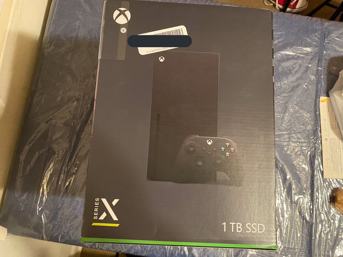 k6ix6od's tweet photo. Xbox Series X 
DM if interested https://t.co/7ibtshyQtc