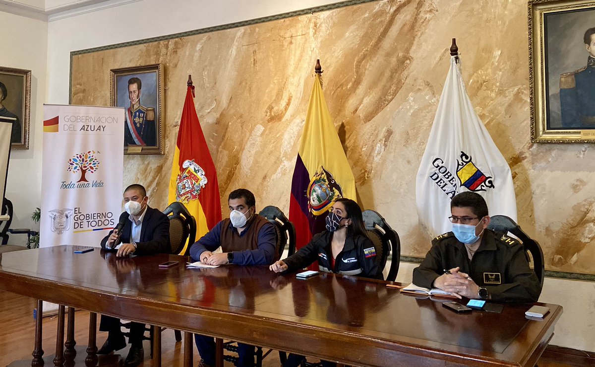 CSC_CUENCA's tweet photo. Dir. @fcarpiob se reúne en la @goberazuay junto a las instituciones de seguridad y control del Cantón y del Estado, para coordinar las acciones interinstitucionales que serán ejecutadas en base a las declaratorias y restricciones emitidas por el COE Nacional esta mañana. https://t.co/zQEy8BRmiy