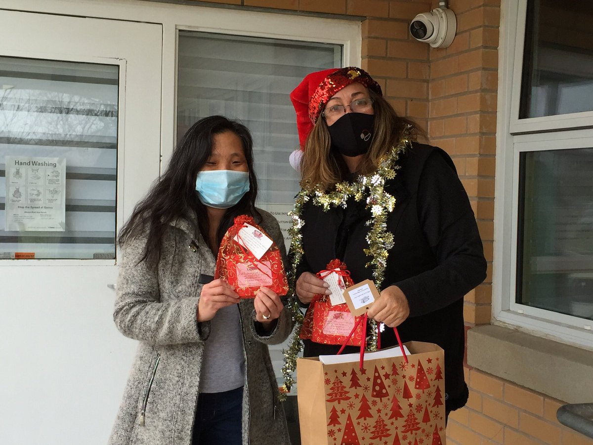 <a href="/The_Basketeers/">The Basketeers</a> Thank you GTA Basketeers for your generous donations. No baskets this year, but Cheryl and Corinne were happy to be dropping off gift card bundles this morning. 
<a href="/jeantweedcentre/">Jean Tweed Centre</a> @WomensHabitat <a href="/Anduhyaun/">Anduhyaun Inc.</a> <a href="/ErnestinesWS/">Ernestine's</a> 
 #Giving #EndViolenceAgainstWomen