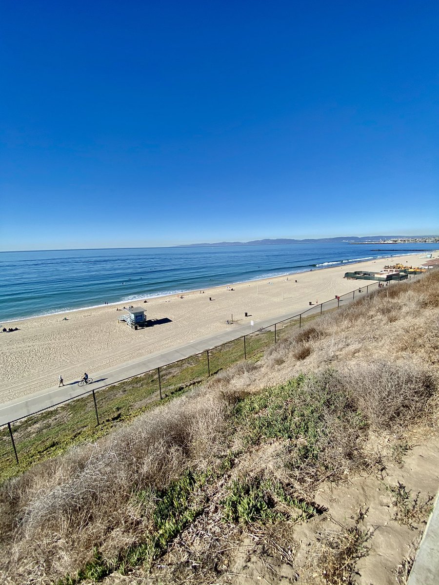 RickDickertWX's tweet photo. It’s 12 Noon in Southern California on the winter solstice..
And the temperature right now is 81° in:
Long Beach
Fullerton
Torrance
Van Nuys
Corona 
Chatsworth
Pasadena 
Riverside
San Bernardino 
#WinterSolstice #firstdayofwinter @FOXLA @GDLA @NWSLosAngeles @NWSSanDiego https://t.co/eApA6ZdVGd