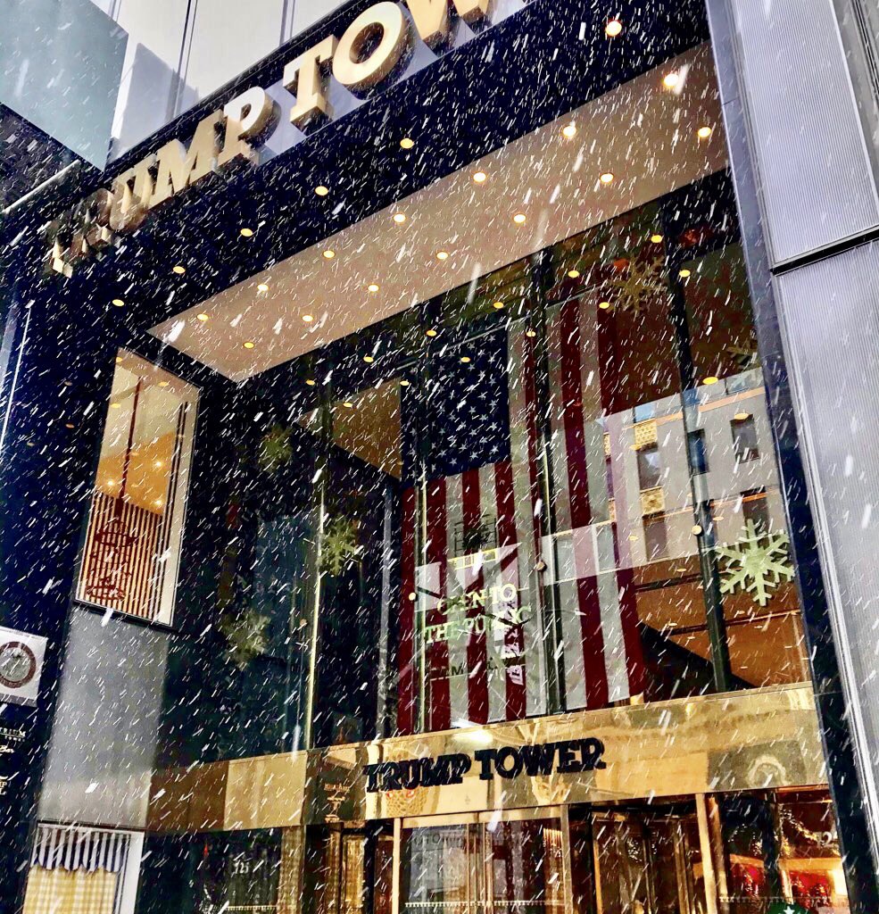 We're welcoming the first day of winter with a scene from our first snowfall. These are the magical moments that we look forward to in the months ahead!❄️ https://t.co/LrdUxks1w0