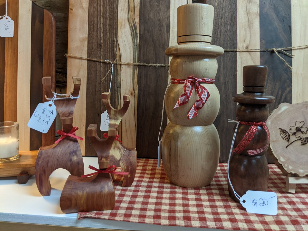 KentuckyTourism's tweet photo. #ICYMI... @heraldleader recently highlighted @BereaKYTourism as a great place to #KeepItLocalKY and find handmade gifts from at places like the Artisan Village shops, The Log House Craft Gallery and more! π β Check it out βͺοΈ https://t.co/EWpqD4BFhg https://t.co/wYqyifCtl6