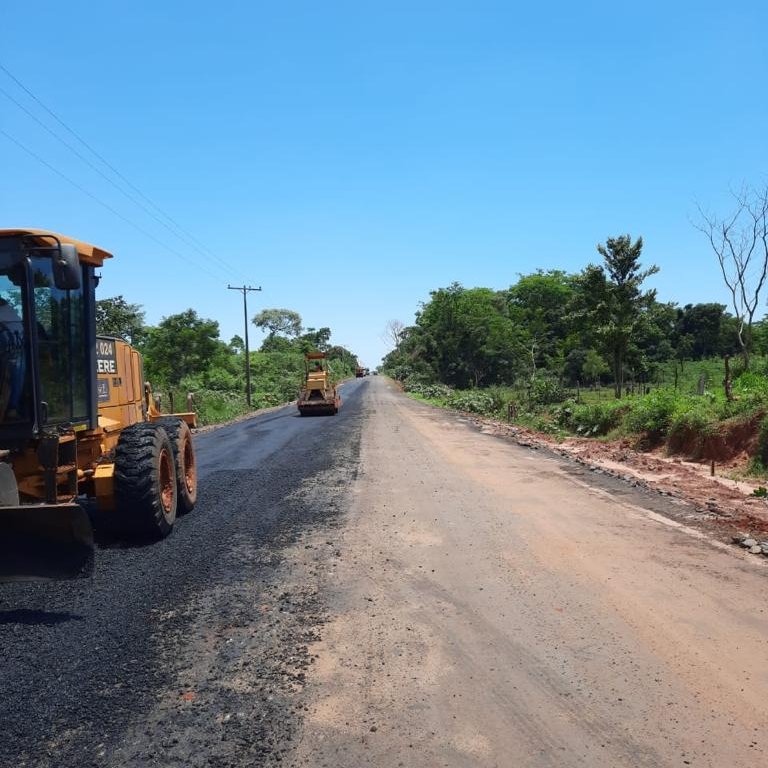 mopcparaguay's tweet photo. 🛣️ La obra de pavimentación asfáltica del tramo San Francisco - Calle 6000 - Bertoni - PY22 en #SanPedro, alcanzó una ejecución del 82%, previéndose su culminación para fines de enero de 2021.

#ObrasParaLaGente 🇵🇾 https://t.co/eUTqGNmdcn